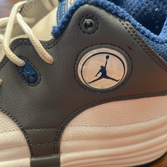Air Jordan Team 1 Basketball Shoes - Picture 9 of 9
